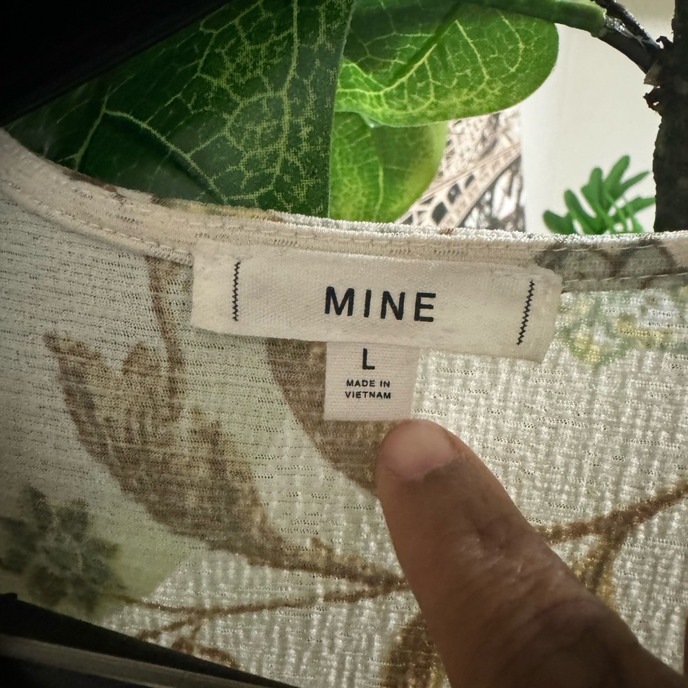 Beautiful Women’s mine top.
